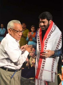 Padamshree Balwant Thakur being honoured.