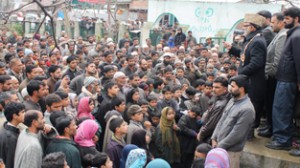Minister for Rural Development and Panchayats, Ali Mohd Sagar addressing party workers in Pulwama district on Sunday. — Excelsior/ Younis Khaliq