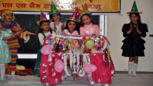 Students presenting a cultural item during Mahavir Jayanti celebrations at Jammu on Sunday.—Excelsior/Rakesh