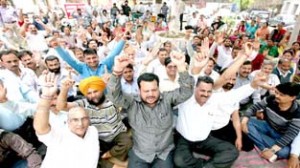 Medical employees raising slogans during protest at Jammu on Saturday.         -Excelsior/Rakesh
