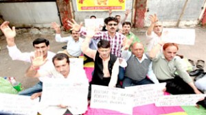 Kashmiri migrants protesting in front of Press Club on Sunday.        -Excelsior/Rakesh