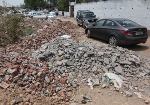 Digging work abandoned at Jogi Gate parking site near Tawi. -Excelsior/Rakesh