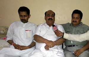 Leaders of Jewellers Association and Swarankar Sangh informing about summer holidays.