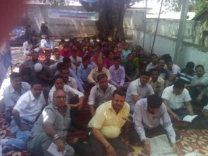 Members of Medical Employees Federation staging dharna in front of CMO office in Udhampur on Thursday.
