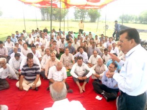 Dignitary expressing his views during a meeting.