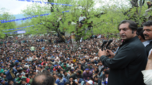 People’s Conference Chairman Sajjad Gani Lone addressing party workers during an election campaign rally at Lalpora in Kupwara district on Saturday. —Excelsior/Amin War