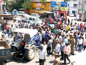 People protesting at Vijaypur on Thursday. -Excelsior/Gautam