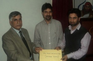 Student of Kishtwar Campus receiving Ist prize in State level seminar.