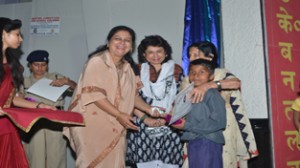 Rozy Dhar, president CRPF Wives Welfare Association (L) & Anuradha Rishi presenting prize to a winner of painting contest.