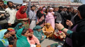 Relatives and attendants protesting against an on-duty security person at Lal Ded Hospital in Srinagar, on Monday.  -Excelsior/Mohd Amin War