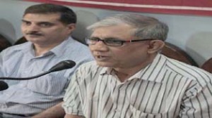A Sayeed Khan, Secretary General, All India Regional Rural Bank Employees Association addressing media persons at Press Club in Jammu. -Excelsior/ Rakesh