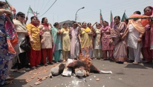 BJP Mahila Morcha activists protesting at Parade on Thursday. -Excelsior/Rakesh