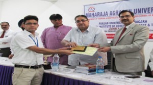Dignitaries awarding participants of Maharaja Agrasen University’s Research Methodology workshop on Monday.
