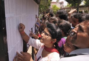 Admission seekers alongwith parents looking for names in selection lists. -Excelsior/Rakesh