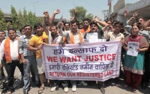 BD activists protesting in front of Press Club on Wednesday. -Excelsior/Rakesh