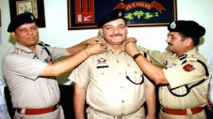 DIG Jammu Shakeel Ahmed Beig decorating a recently promoted DySP.