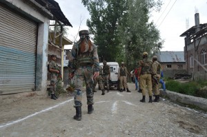 Army soldiers and policemen at the spot in South Kashmir where militants killed a TA jawan on Wednesday.— Excelsior/ Sajad Dar