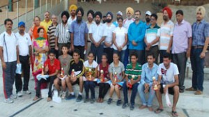 Winners in SAI’s hunt for elite athletes posing alongwith the dignitaries.  