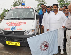 Minister for Housing, Raman Bhalla donating ambulance to children of Balgran in Channi Rama.