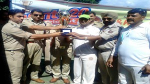 Jubilant Wonderboys team players posing alongwith Police Officers in Ganderbal on Thursday.