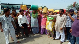 People protesting at Daghore Samba against water scarcity. -Excelsior/ Gautam