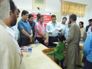 DC Rajouri, Jitendra Kumar Singh providing cash assistance to a injured on Monday.