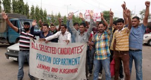Jail Warden candidates raising anti-Government slogans in front of Press Club, Jammu on Monday.