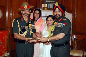Outgoing Chief of the Army Staff Gen Bikram Singh handing over the baton to his successor General Dalbir Singh Suhag in New Delhi on Thursday. (UNI)
