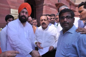 MoS in PMO Dr Jitendra Singh receiving memorandum in New Delhi on Friday.