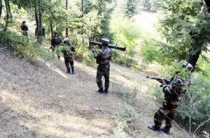 Army jawans in action at Tanghdar sector on Wednesday.—Excelsior / Aabid Nabi