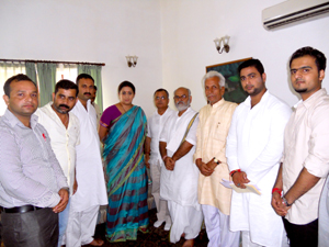 Sanskrit scholars delegation posing with HRD Minister at Jammu on Tuesday.