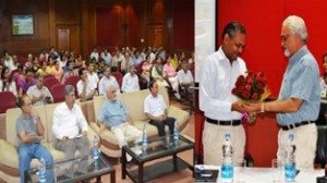 Dr Pradeep Kumar Sharma, VC, SKUAST-J welcoming Dr Ram Vishwakarma, Director, IIIM (formerly RRL), Jammu.