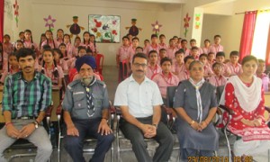 Dignitaries posing alongwith Scouts and Guides during inaugural function of Pravesh Camp at MV International School.