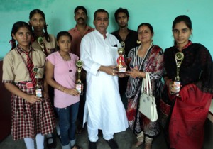 Dignitary awarding winners of symposium.