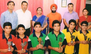 Winners of Quiz Competition posing for a group photograph alongwith dignitaries at DPS in Jammu.