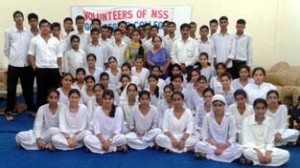 Students and staff members of GDC Ramnagar posing for a group photograph during concluding function of workshop.