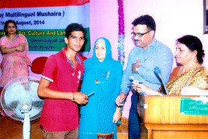 Young poet receiving cash award for on the spot poetry during a function on conclusion of Jashn-e-Azadi.