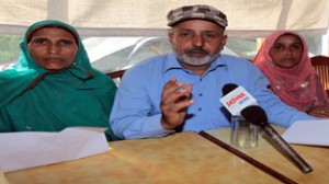 State president, GBTI, Mohd Aslam Kohli, addressing media persons at Jammu on Thursday. —Excelsior/Rakesh