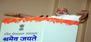 Prime Minister Narendra Modi addressing a gathering after dedicating Shramave Jayate scheme in New Delhi on Thursday.(UNI)