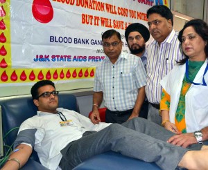 A man donating blood at Government Hospital, Gandhi Nagar.