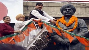 BJP leaders garlanding statue of Sher-e-Duggar Pt. Prem Nath Dogra at Dogra Chowk Jammu on Friday. -Excelsior/ Rakesh
