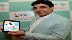 Dr Manuj Wadhwa launching ‘Augmented Reality App’ for patients education.