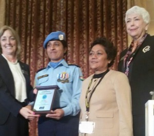 Inspector Shakti Devi receiving International Peacekeeper Award.