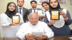 Technical Education Minister (Punjab) M M Mittal launching ‘Save Kashmir’ Android App, which was designed by Aryans students who are also seen in the picture.