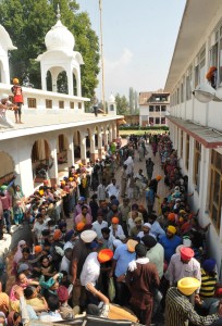 Large number of people waiting for relief at a Gurdwara in Baghat Barzulla on Wednesday. -Excelsior/Amin War