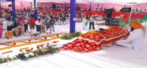 Devotees participating in the celebrations of Guru Nanak Dev Ji’s birthday at Jammu on Thursday.—Excelsior/Rakesh