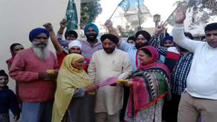 Amrik Singh Reen during door-to-door campaign at Jammu on Monday.