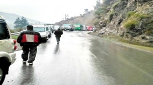 Vehicles stranded on Batote-Doda-Kishtwar highway.