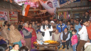 Vikram Malhotra, Congress candidate, Jammu East interacting with people on Monday.