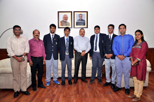 Union Minister Dr. Jitendra Singh posing for photograph with four school boys who excelled in Space Science research in New Delhi on Saturday.